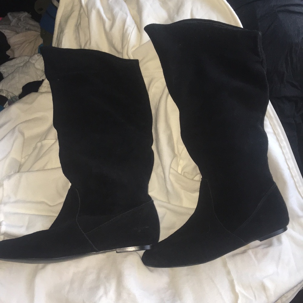 Sued boots